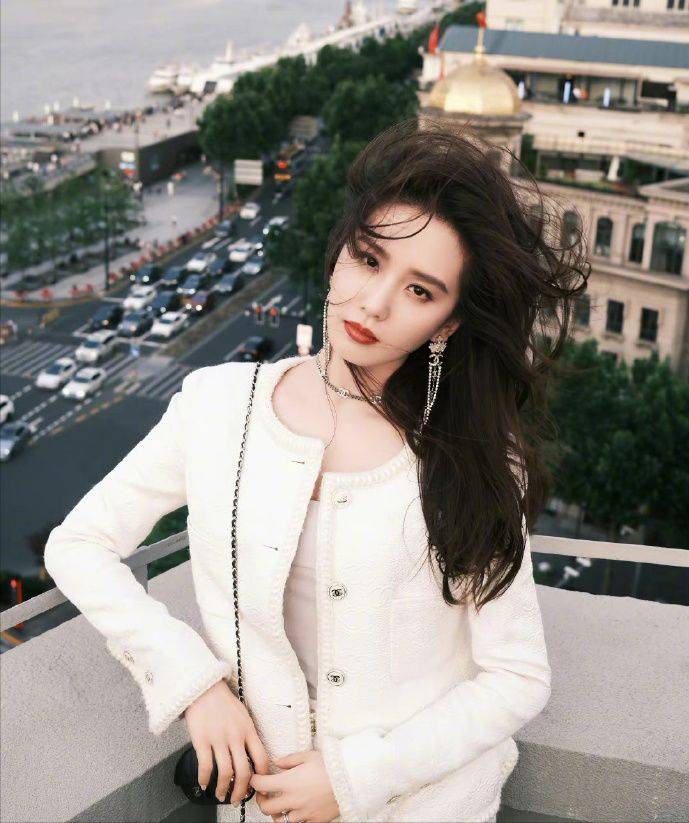 眼睛眼睛不大但很美的女明星，我只服这3位！笑起来太迷人了