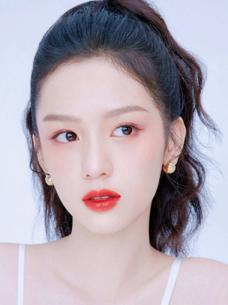 眼睛眼睛不大但很美的女明星，我只服这3位！笑起来太迷人了