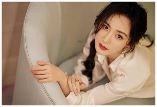 眼睛眼睛不大但很美的女明星，我只服这3位！笑起来太迷人了