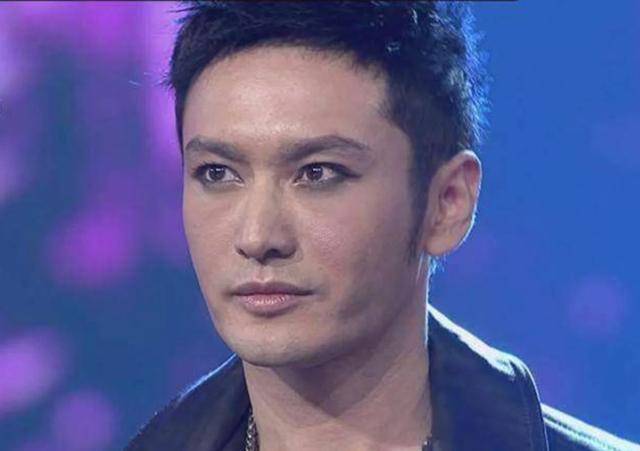 发型明明很美，化妆却用力过猛，这10位明星造型，一言难尽啊