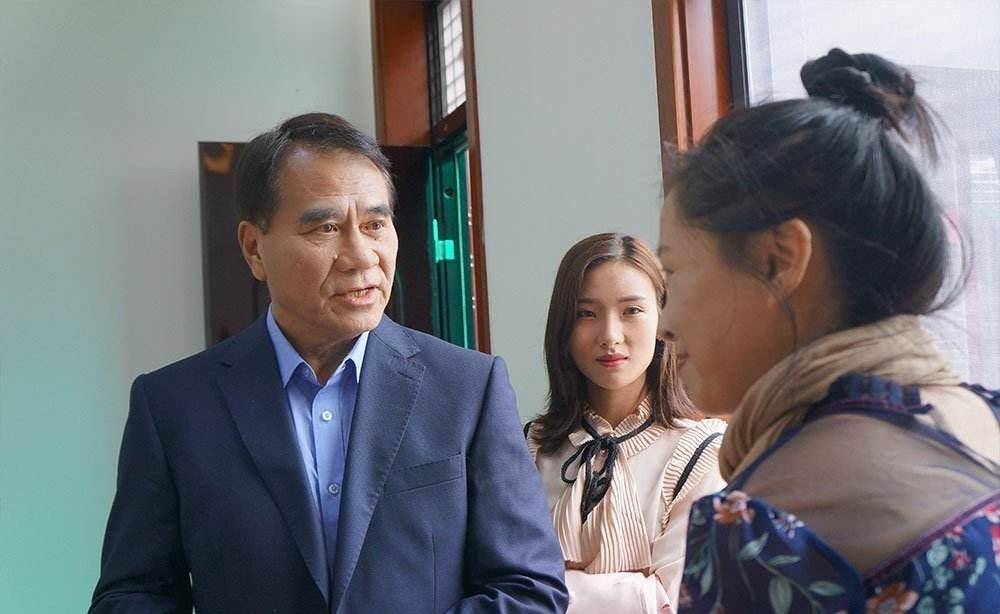 杨泽霖|71岁“欧阳锋”朱铁和近照，目光如炬显冻龄，曾隐退20年之久