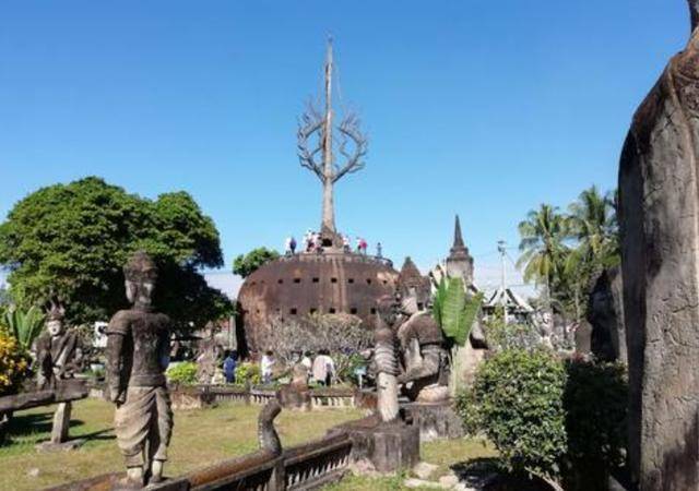 老挝最与众不同的寺院，佛像千奇百怪，实际却是一座“公园”