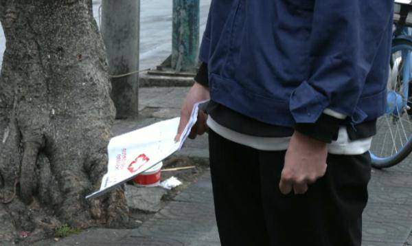 小伙烫发有风险？一小伙做“烟花烫”被烧伤，额头烫成这样！