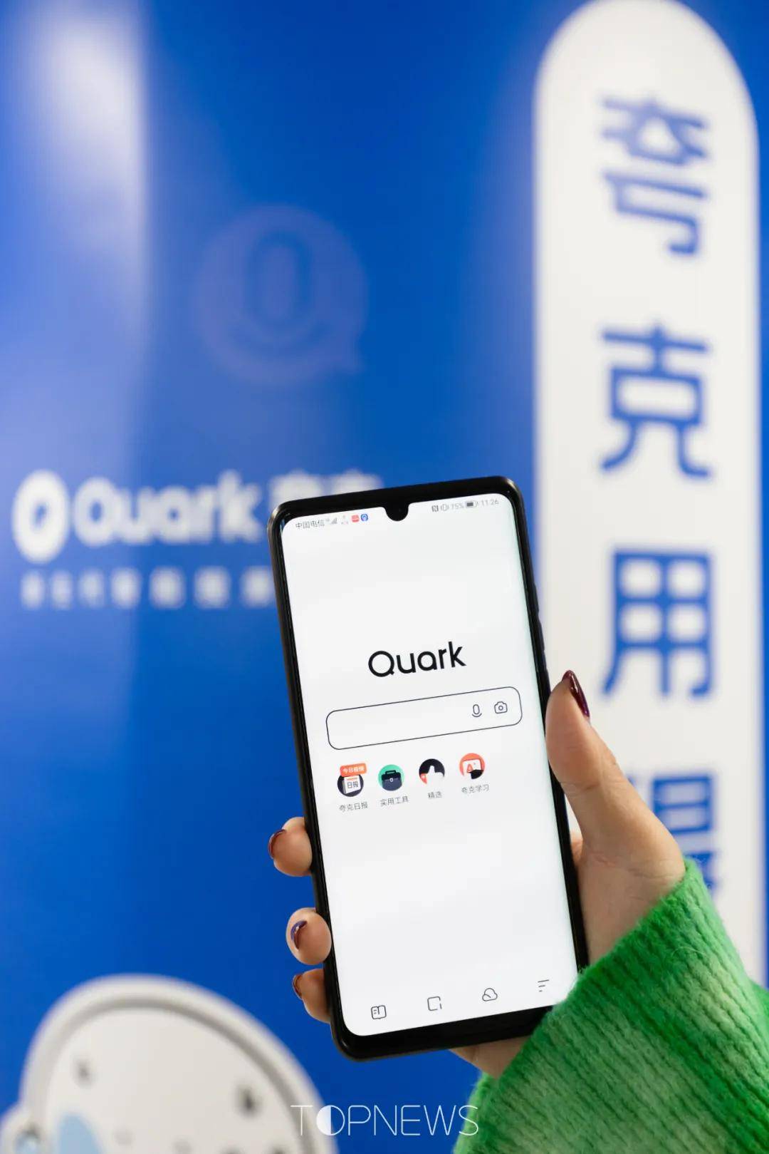 年轻人|呼叫全城玩家，魔都首发「表情包地铁」启程，2022蓝不倒！