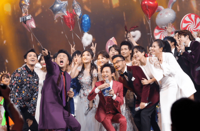 零点|那些藏在跨年夜中的感人时刻！何炅穿过人群拥抱吴昕，整破防了