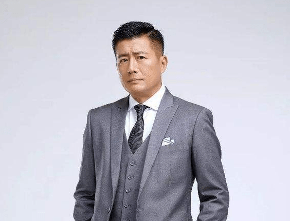 高曙光全家度假小16岁娇妻嫩到与老公似两代人儿子暴风长高