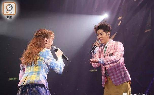 舞台|生命中重要的三个女人！许廷铿演唱会感动到哭