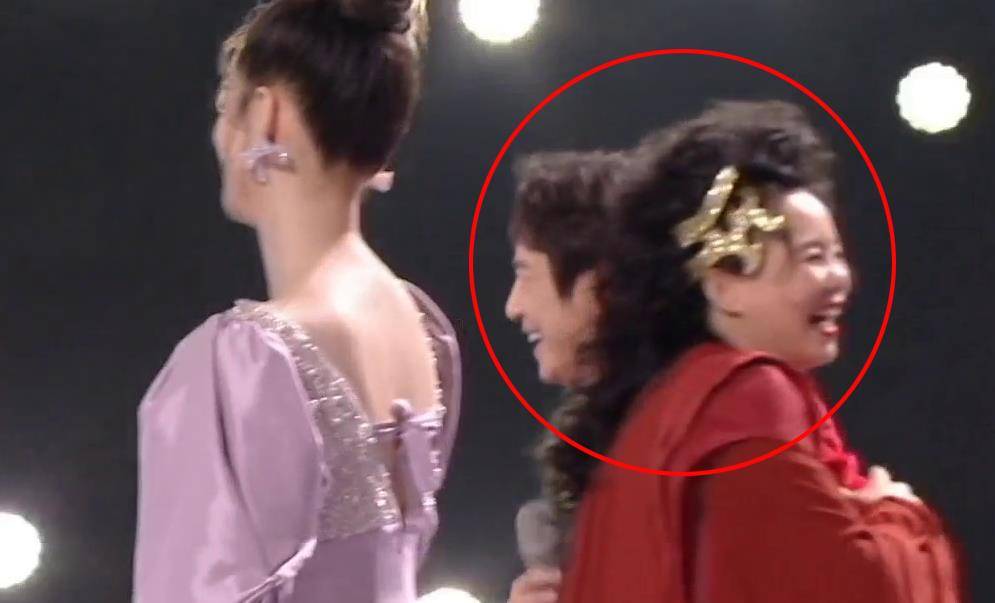 穿越|何炅和吴昕相拥，天天兄弟秀戒指，尴尬了多少人？