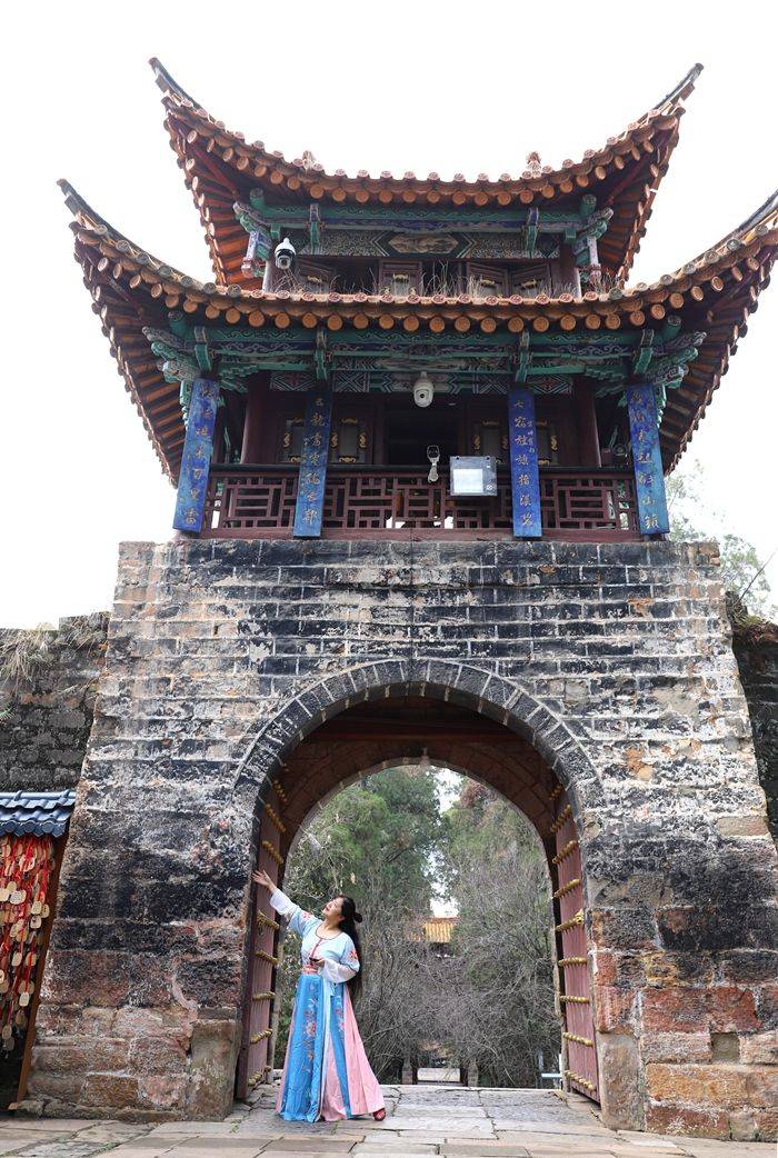 (细品昆明6)鸣凤山中金殿现,鹦鹉麓里晨钟鸣!_云南_吴三桂_风景区