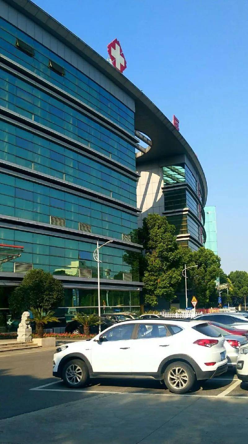 金敬学, 在上海同康医院担任总门诊部主任.