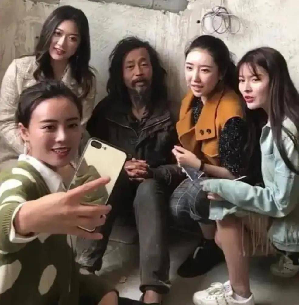 功利|流浪大师的“清醒”，打了多少“迷糊”网红的脸？