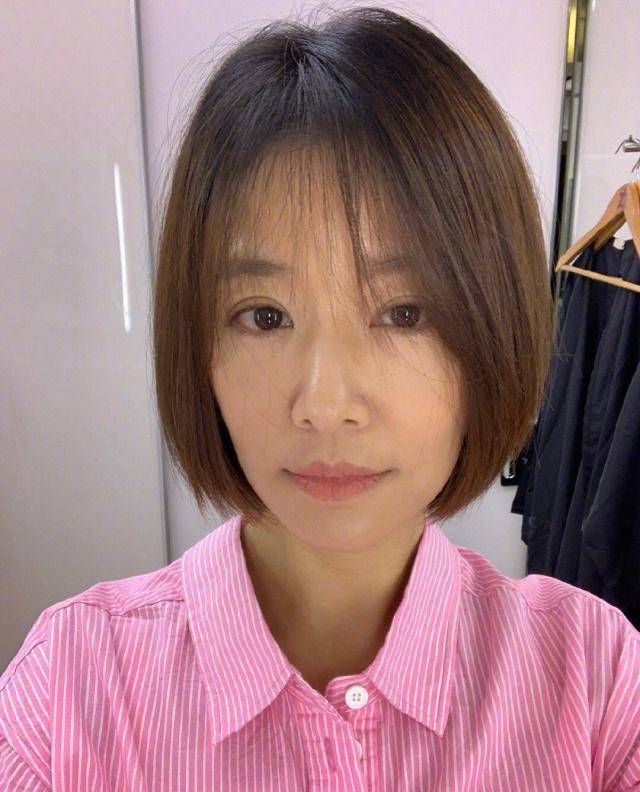 发型林心如剪短发不好看？扎半丸子头美了不止一点点，选对发型很关键