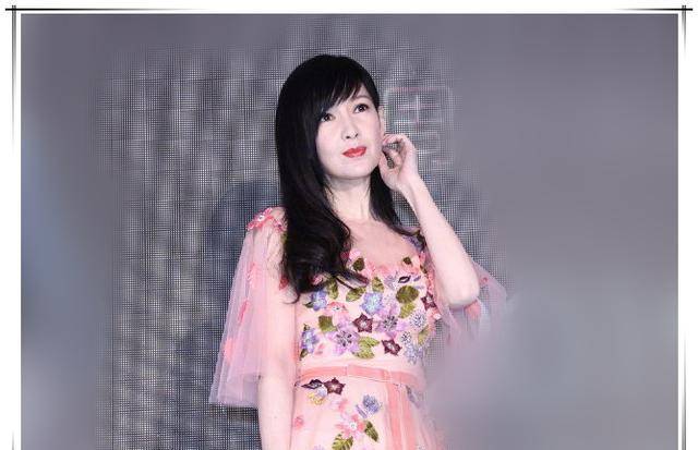 婴儿 51岁周慧敏生图流出，少女身材配“婴儿肌”，这状态就问你服不服