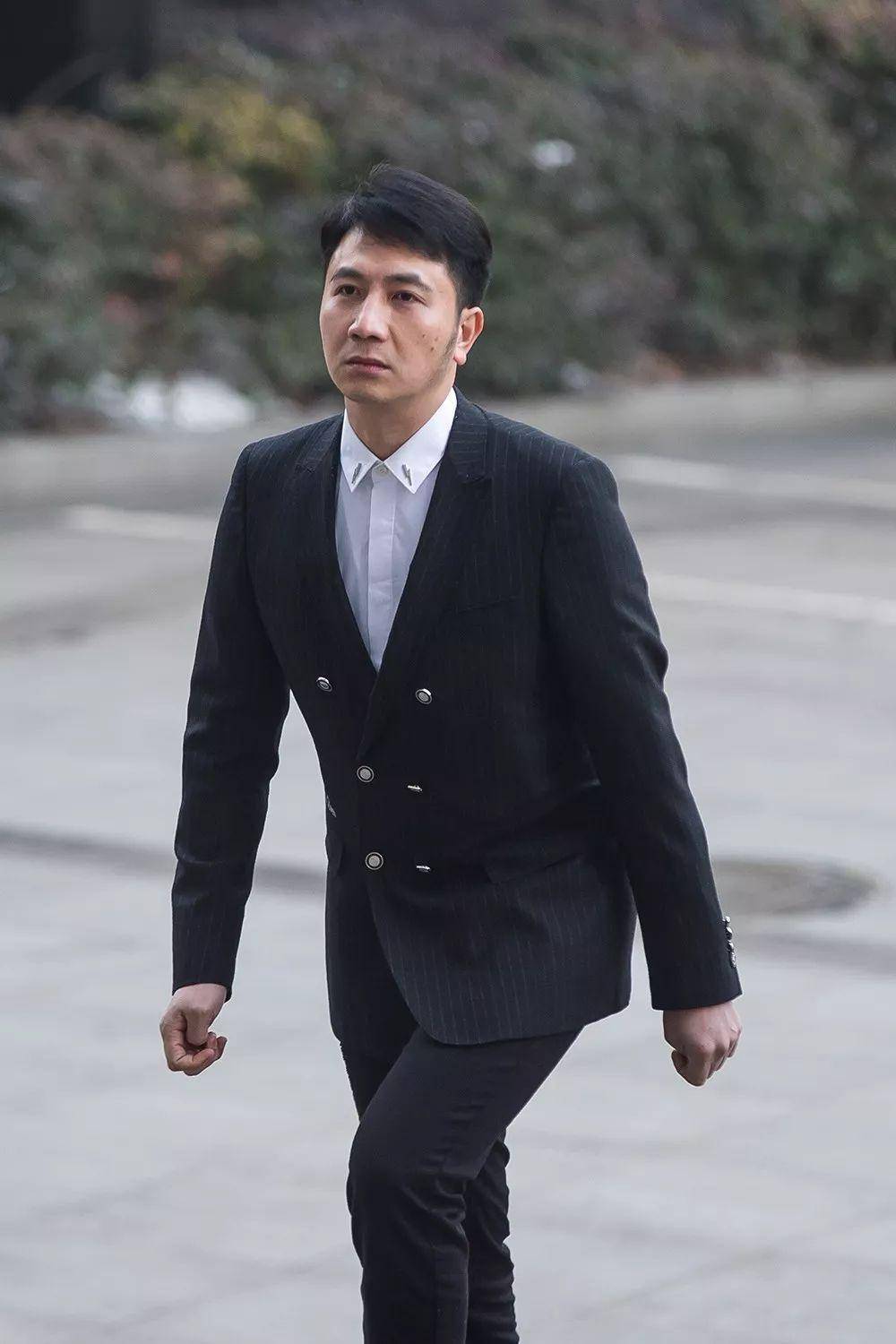 自从进入朱家的大门,林生斌的人生开始平步青云,不仅