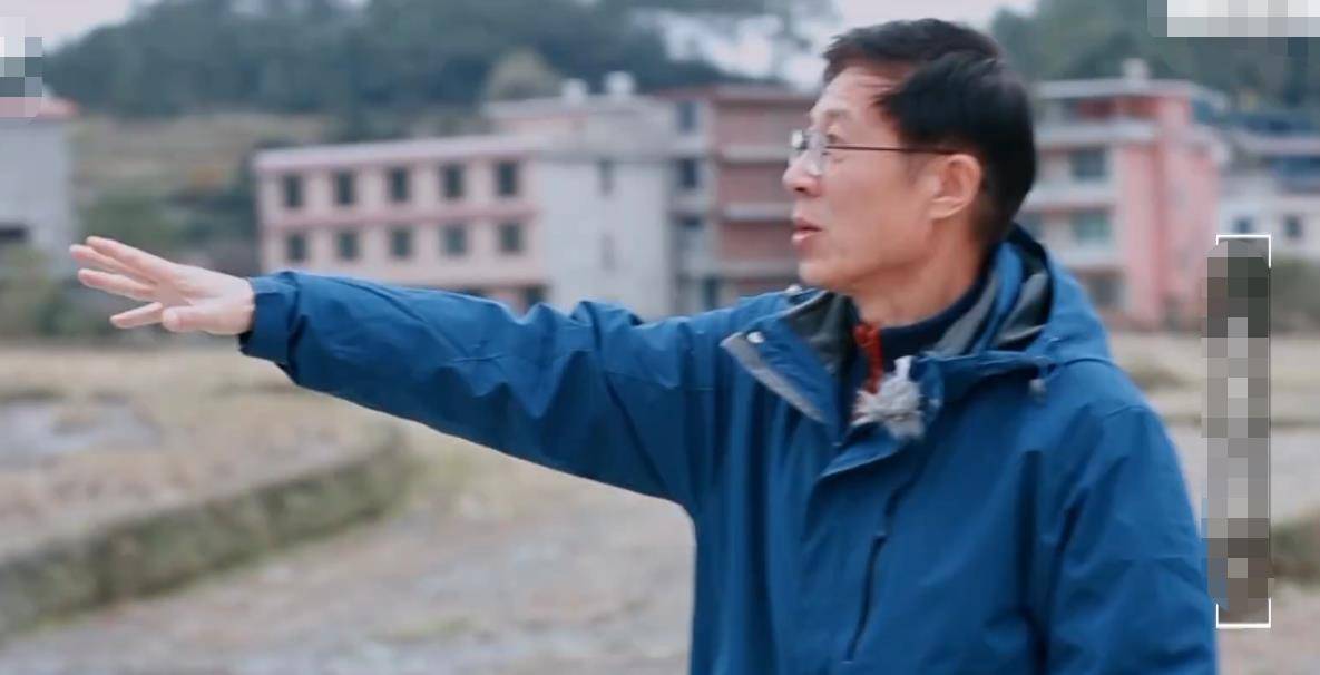 李兵罕|快本首位男主持李兵罕露面！头发乌黑有精神，曾在乡村做节目14年