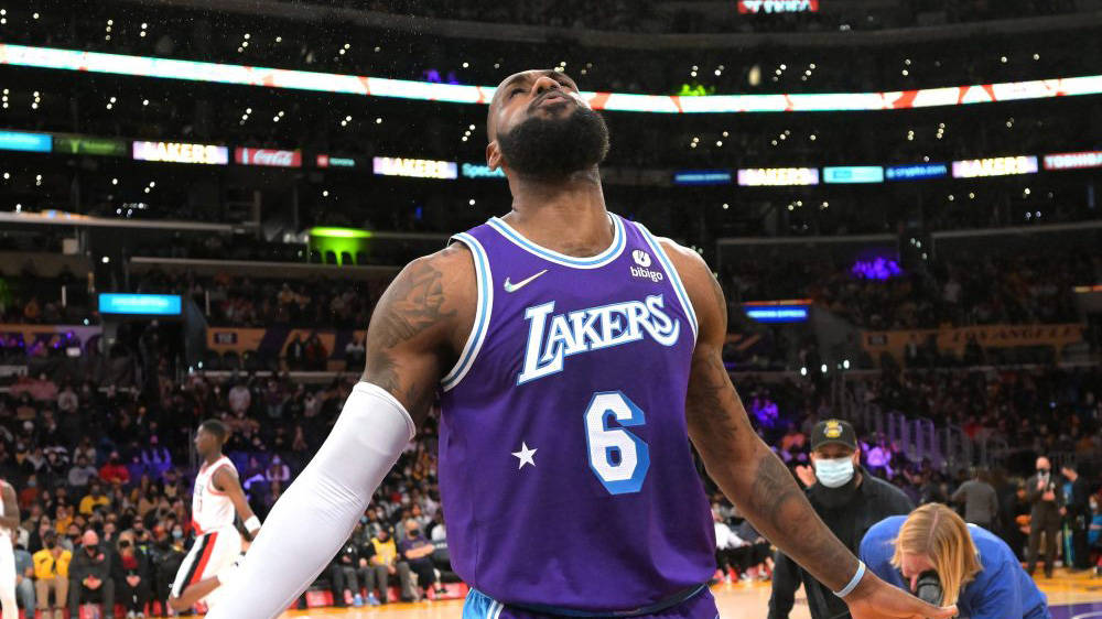 老詹|版本答案！沃帥盛贊老詹中鋒還透露1計(jì)劃，老詹季后賽還能頂??？