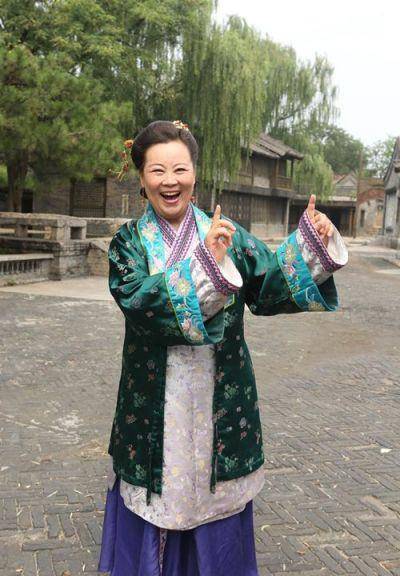 "容嬷嬷"方青卓:结婚半年后离婚,与小4岁救命恩人相伴32年_父亲_时候