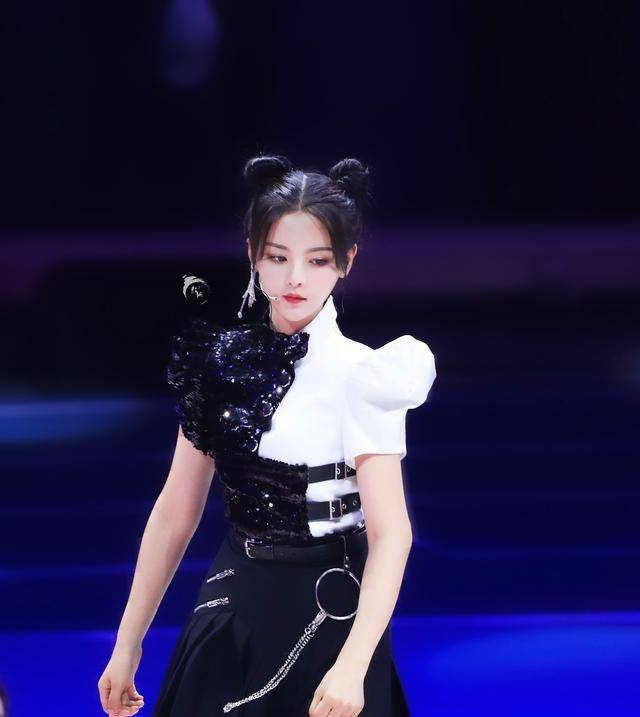 仙女 明明都是泡泡袖, 鞠婧祎杨超越穿成小仙女, 有的人却尴尬显胖?