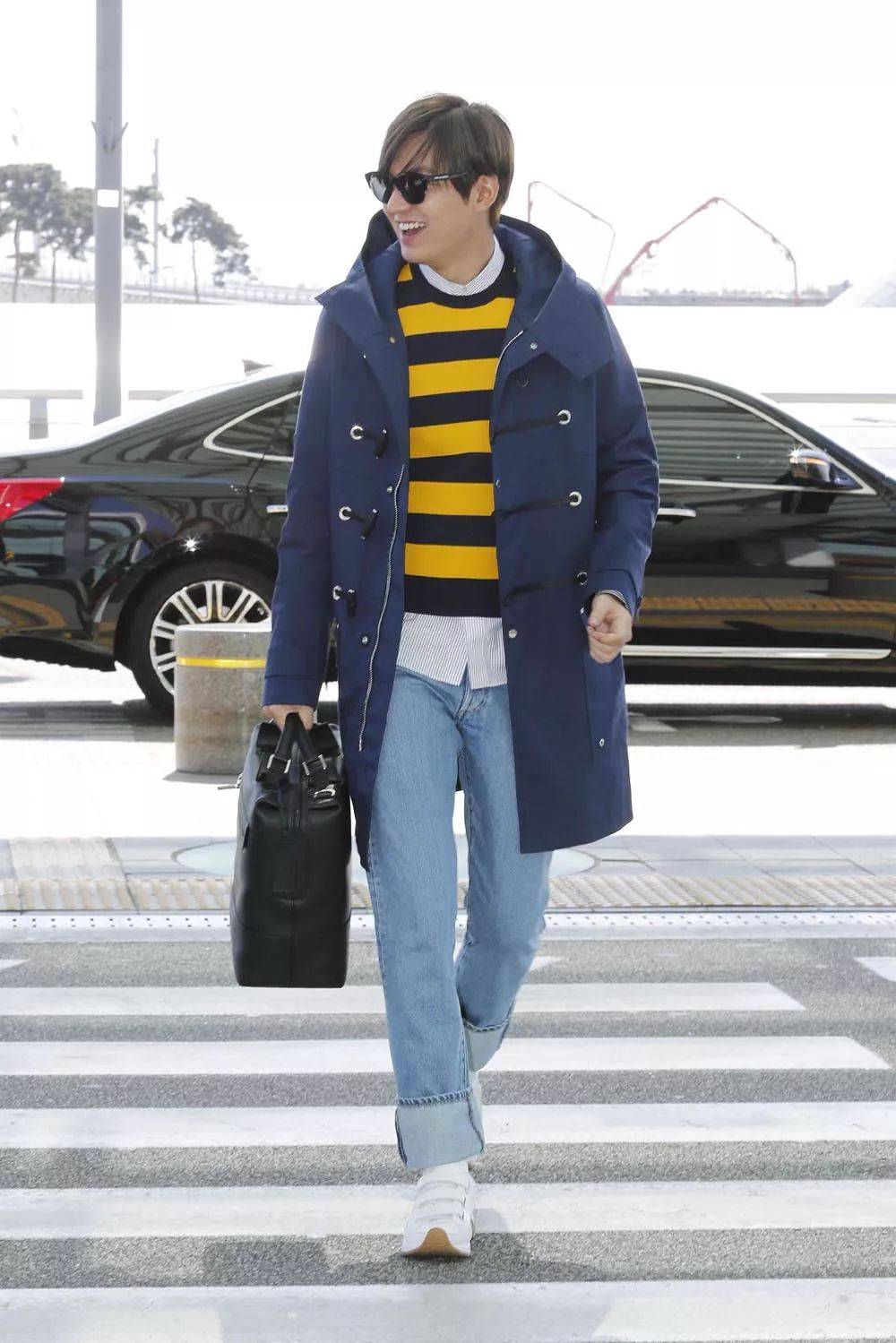 面料 男人衣橱里必备的一件大衣，而你偏偏选择了牛角扣大衣