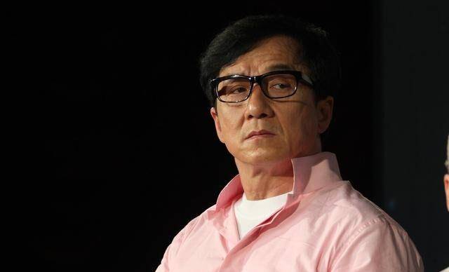 生活|卢惠光：跟随成龙三十年，弹指间被解雇，遣散费只有十万