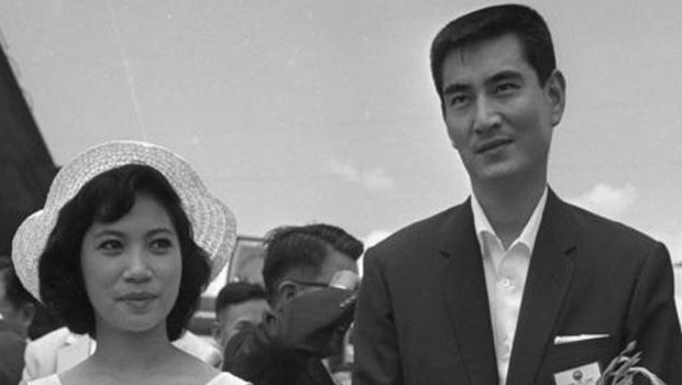江利智惠美和高仓健:负气离婚,一生无子无女,带着遗憾相继去世_妻子