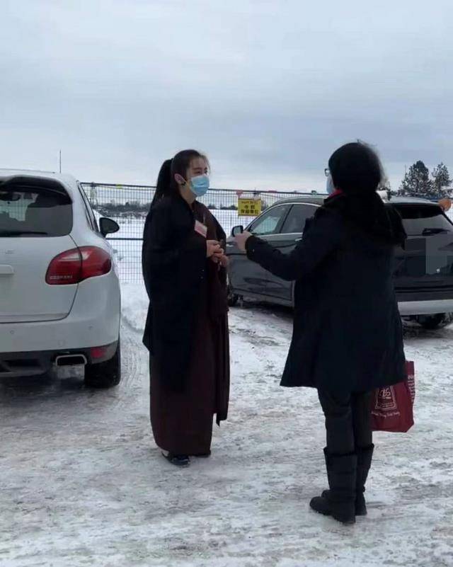 念佛机排行榜_杨幂绿发现身机场,手上念佛器引发关注,原来她也信佛