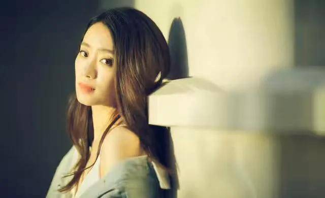 冯巩|张小斐跟对人：9年时间，让她从小品演员成为影后