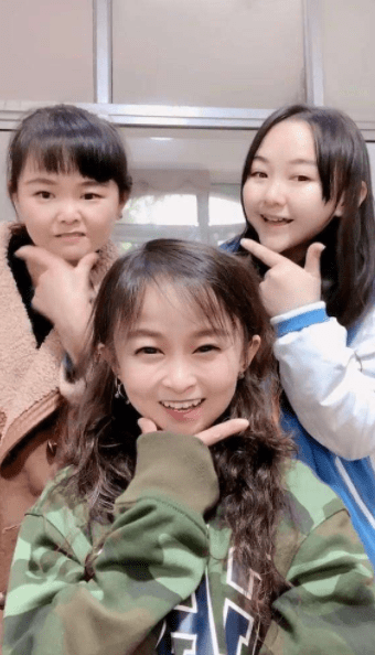 只有1米28身高的朱洁23岁嫁袖珍的秦学士婚后被宠成公主