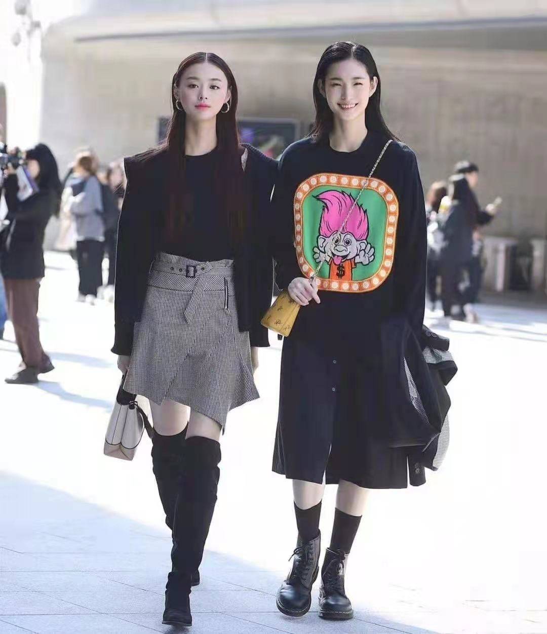 眼睛 还是韩国街拍最自然，一点也不辣眼睛！穿搭简约时尚值得借鉴！