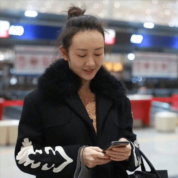 贵妇 王鸥不止贵妇气质让人服气，穿毛衣裙配过膝靴，小鸟腿也一绝