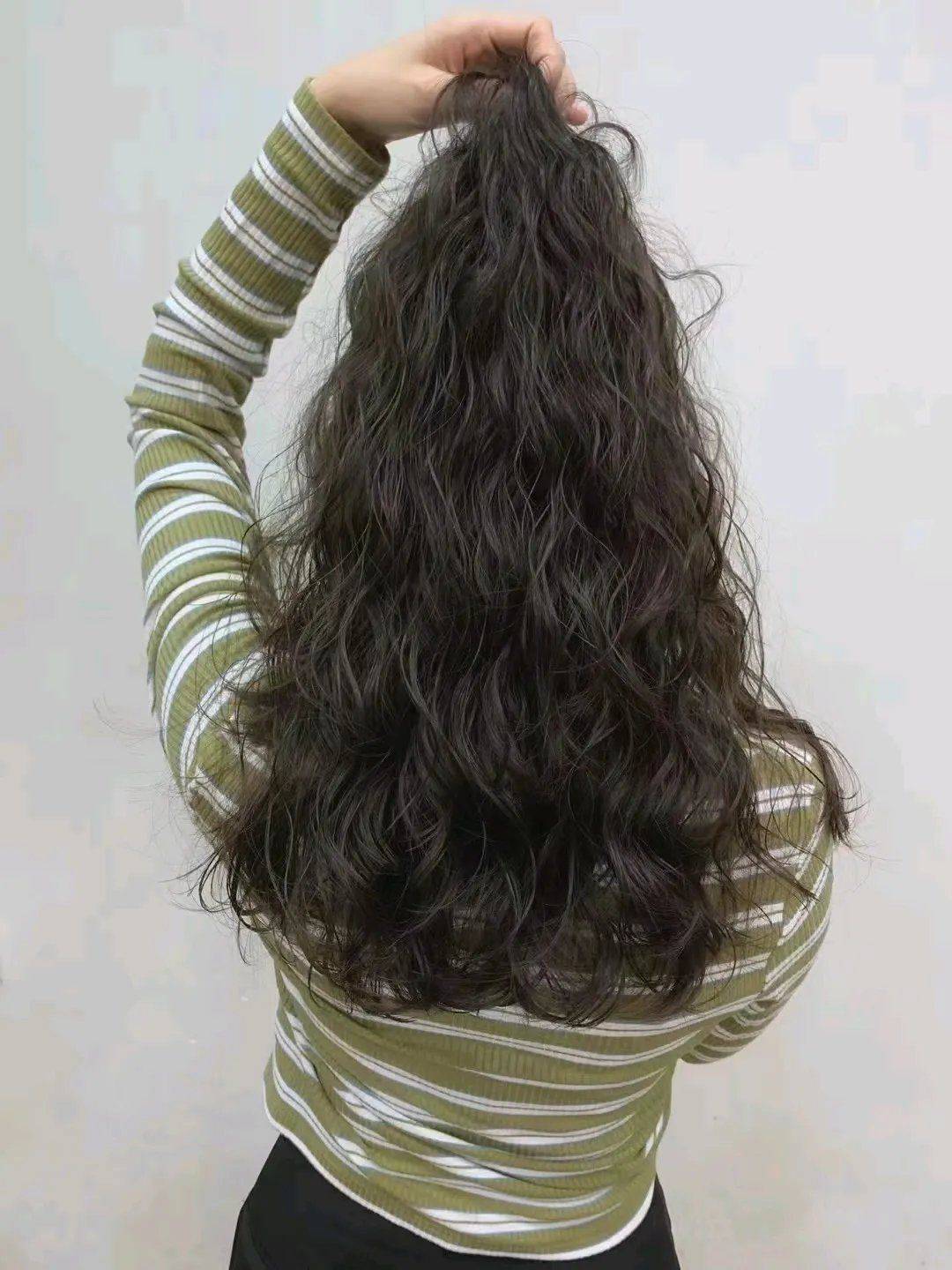 发型春节发型怎么选?都是卷烫发别错过,很洋气