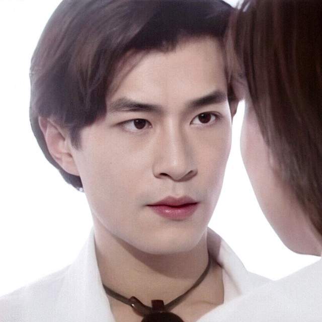 桃花自带“唇珠”的5位男星，有人面若桃花，有人邪魅挑逗，太迷人了