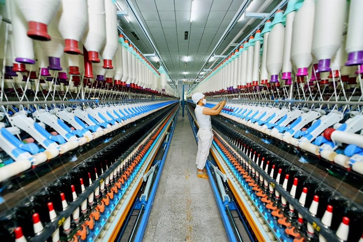 父亲生前打下千亿江山20年蝉联首富交给女儿5年败光资产成负