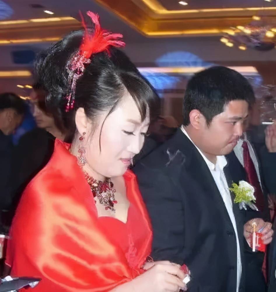 赵本山大女儿赵玉芳:我亲眼看父亲二婚娶马丽娟,母亲靠洗碗谋生_弟弟