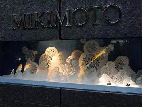 橱窗的灯光设计与处理技巧 小编浅谈橱窗灯光的设计_照明_光照_色彩