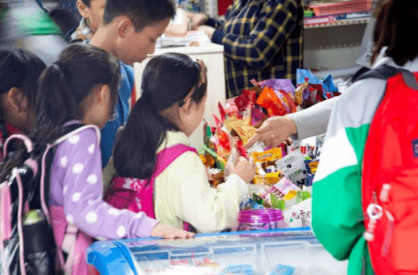 同学|学校可能不再提供这项服务，学生吃的问题有了保障，家长拍手称赞