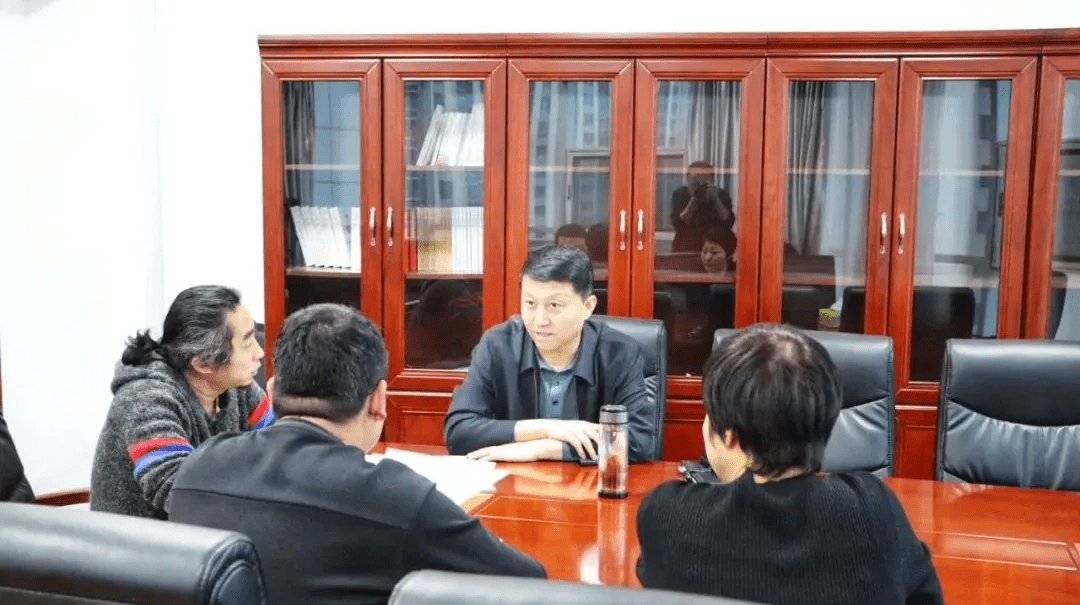 园区公司1月6日,吕梁经开区管委会副主任秦阳,运委会副主任车瑞银陪同