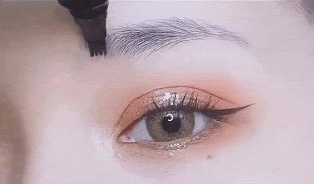 女士纹过眉的女士,几年后有什么样的变化,内部人员道出实情!