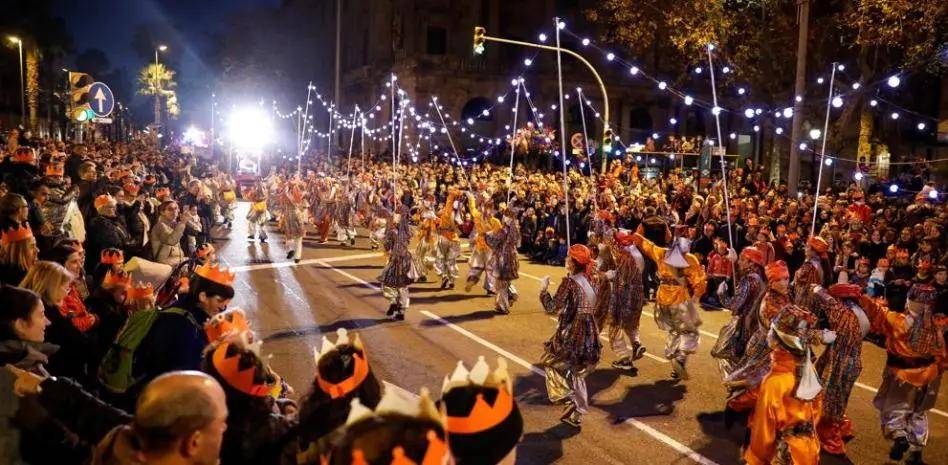 西班牙新增137万加泰地区近3万人重复感染425万人参加巴塞三王节游行