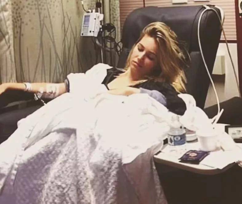 因為|那個靠賣屁狂賺5萬美元的女星，最后因為胃脹氣進了醫院...