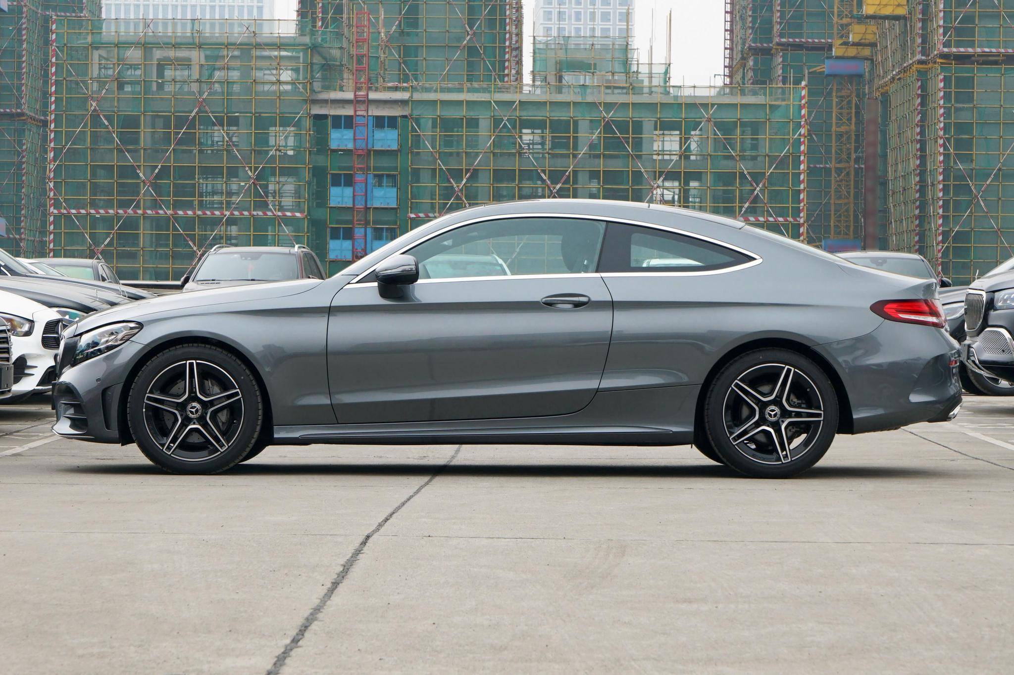 零百加速84s搭载15t发动机改款奔驰c级轿跑车上市