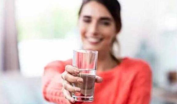 人体|早起第一件事不是急着穿衣服、喝水！几个动作，唤醒大脑、叫醒身体，元气整天