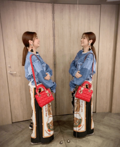 张轩睿任家萱Selina好会穿,黑白混色阔腿裤配系带牛仔外套,气质真好