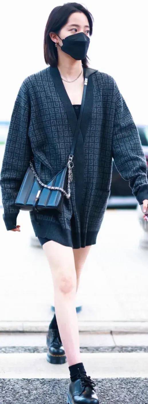 卫衣 不做“大小姐”的欧阳娜娜，机场造型帅翻