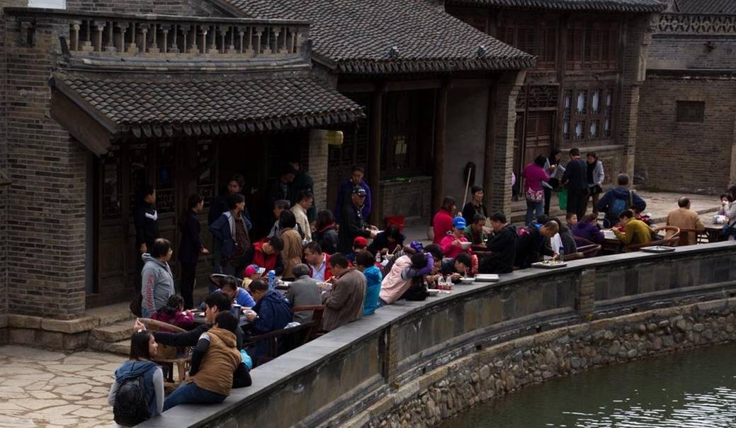【赢咖4】“人造景点还那么贵，傻子才去”，为何北京古镇这么不得游客心？