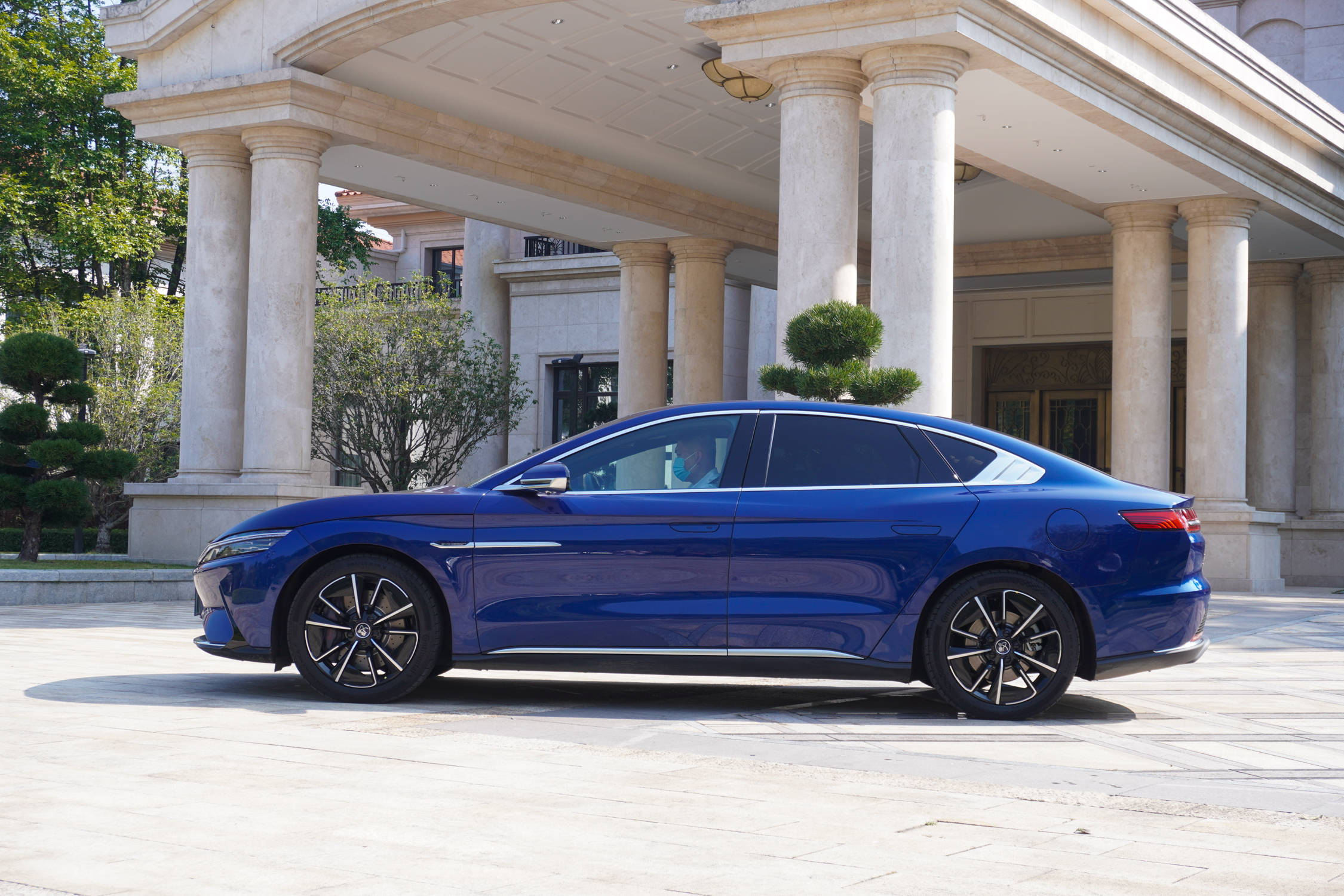 39秒破百续航550km配丹拿音响静态体验顶配汉ev