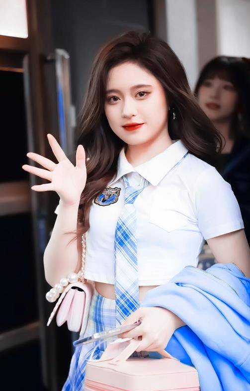 发型丝芭是不是开了“鞠学”课?各个妆容和神态都太像小鞠了