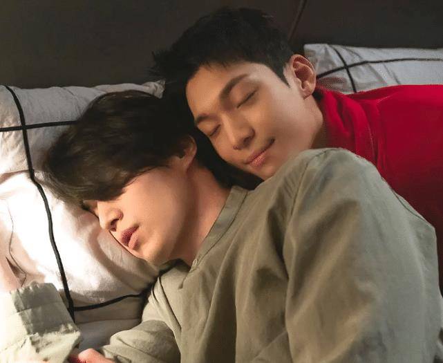 剧情|1月正在热播8部韩剧：《花开时想月》被吐槽老套，宋慧乔新剧将完结