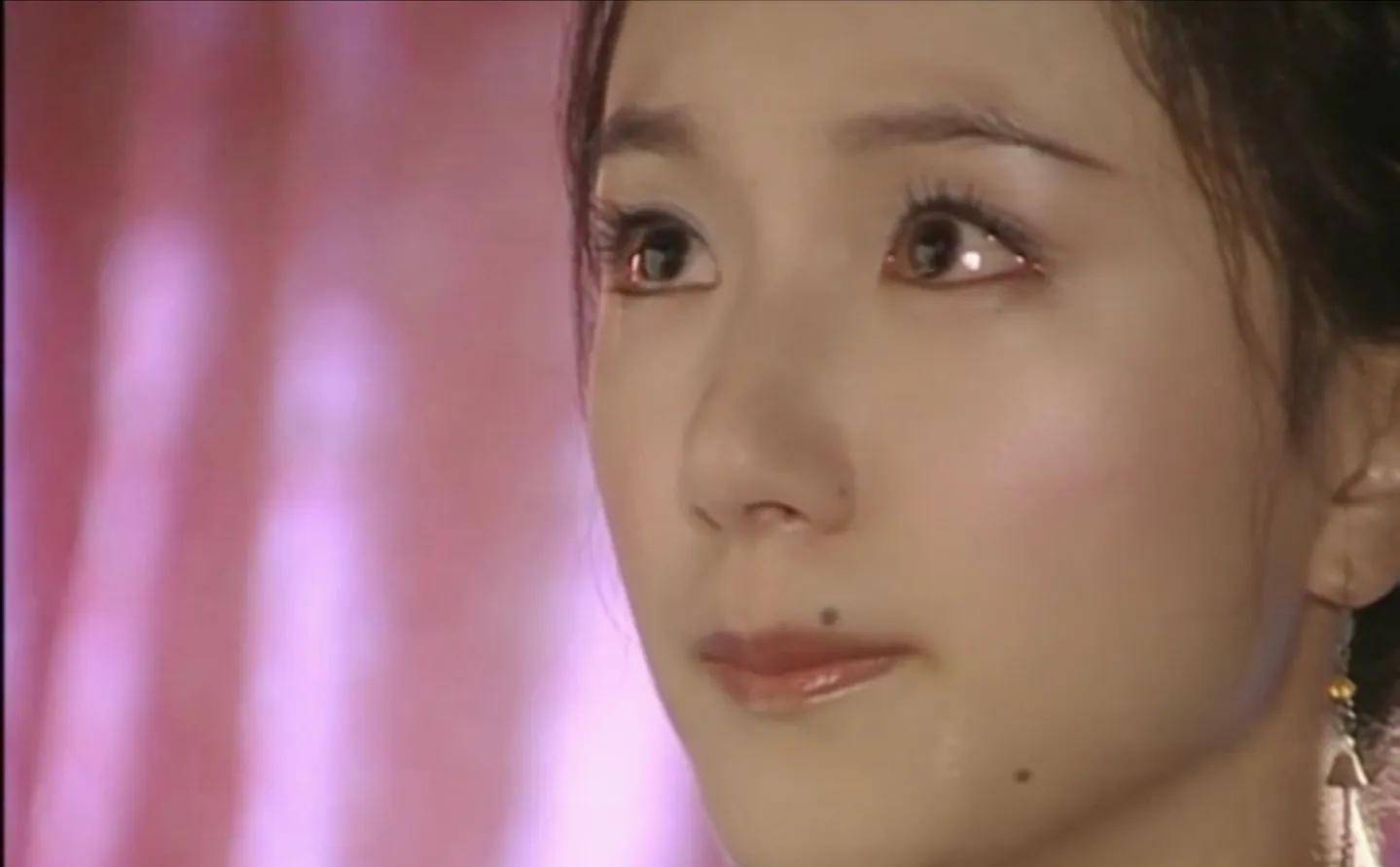 灵气11双自带“美瞳”效果的眼睛，杨幂毛晓彤上榜，而她的眼睛会说话