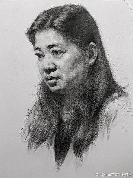 头像想要画好素描头像，首先要把握好画面构图的问题！